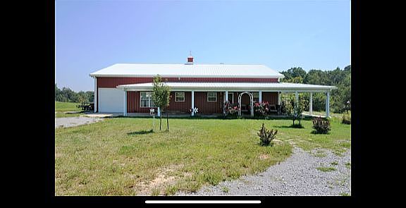 Barndominium with porch
