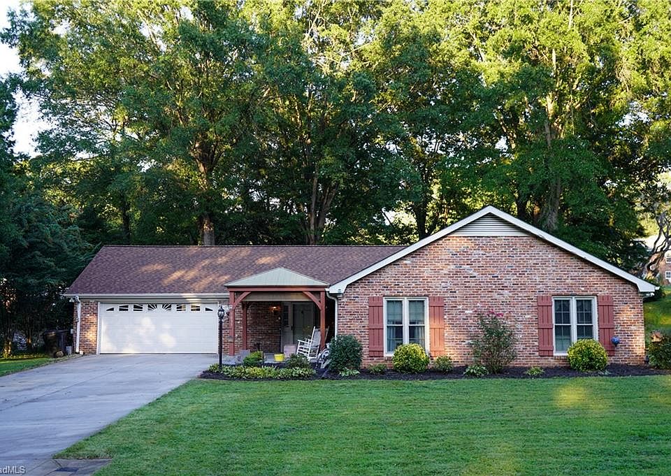1st image of 1035 Foothills Dr