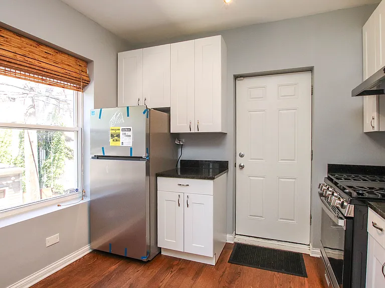 1626 W Farwell Ave #1F — Photo 4