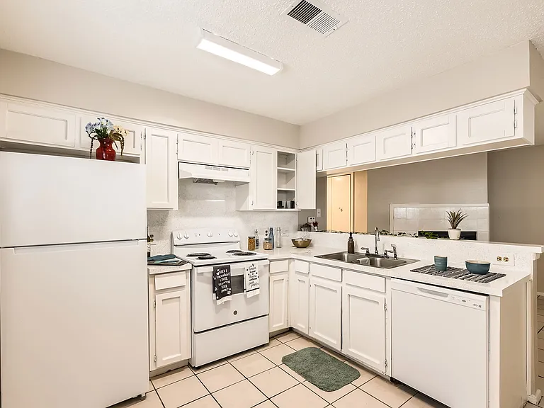 5609 Cougar Dr — Photo 1
