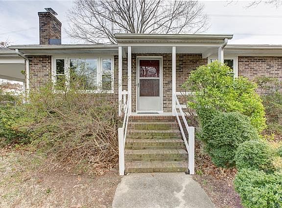 2nd image of 2211 Ives Ln
