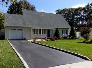 83 Howe Rd, Coram, NY 11727