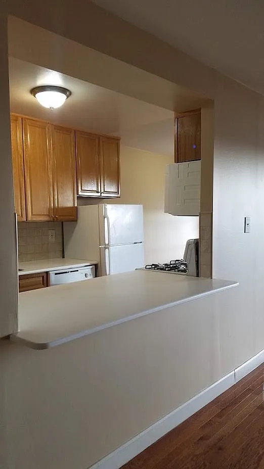 Studio, 520 sqft, $2,200 — Photo 1