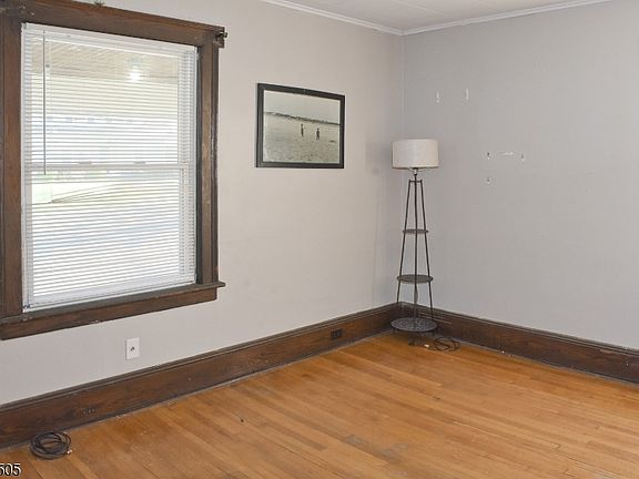 5th image of 16 Ravine Ave