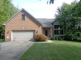 725 Bobwhite Dr, Hermitage, PA