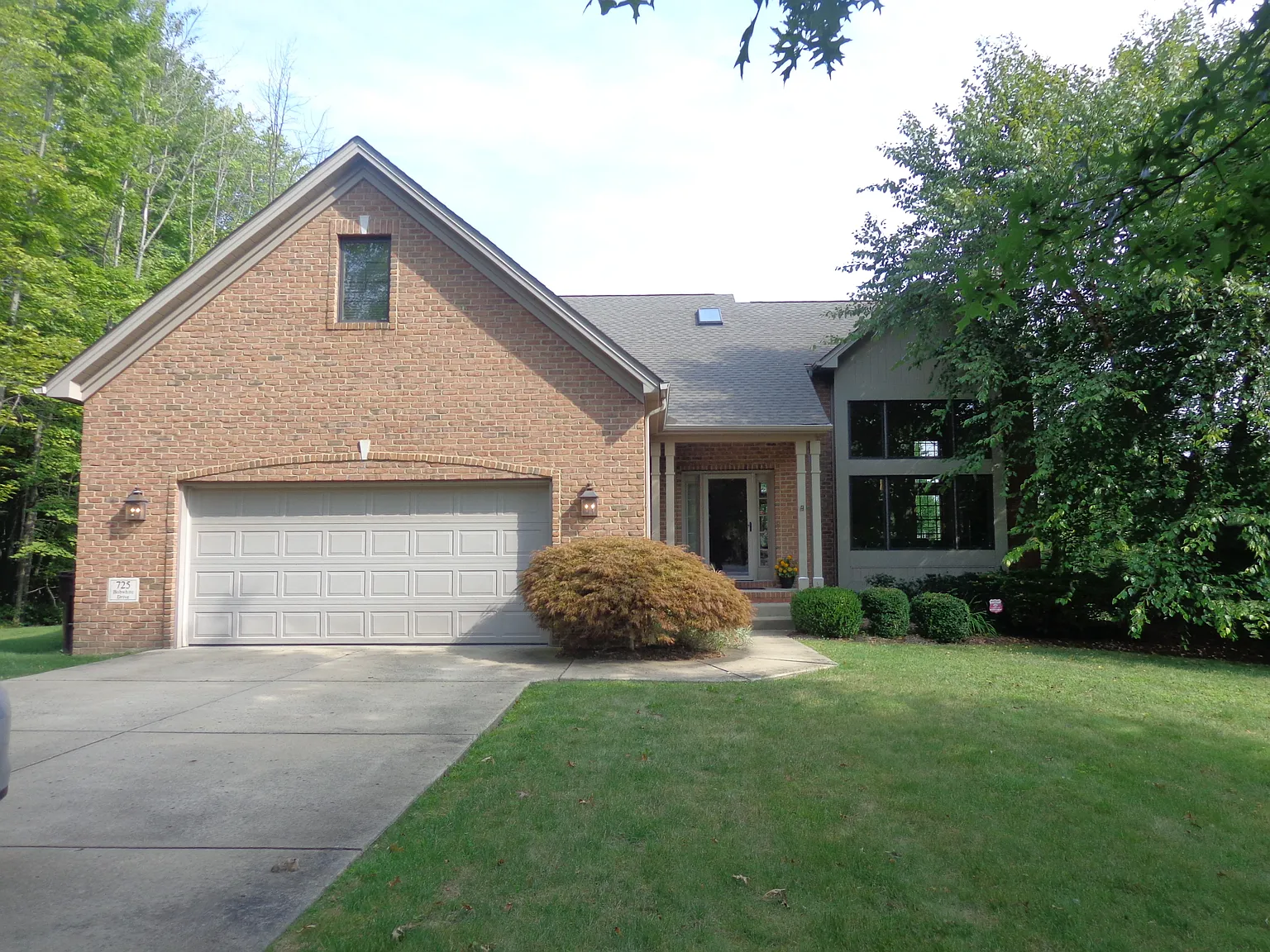 725 Bobwhite Dr photo 1