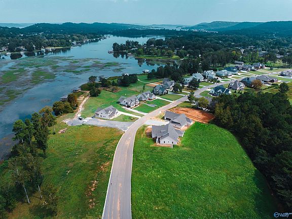3rd image of 389 Lake Creek Dr