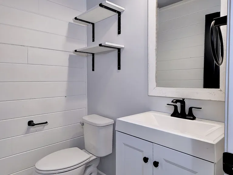 515 Clements Mill Trce — Photo 1