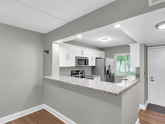 4th image of 2209 Belleair Rd APT C3
