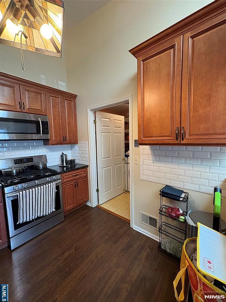 2 bed, 2.0 bath, $3,000 — Photo 3