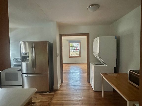 3rd image of 1037 Oakland Ave