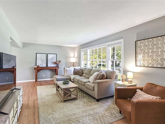 2nd image of 19415 Thornridge Ave