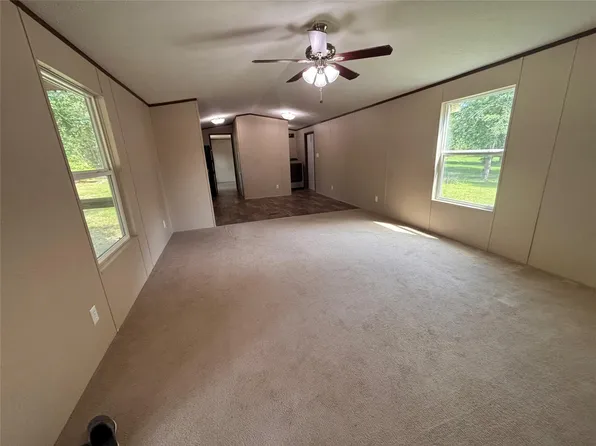 10 E Walnut Lake Dr, Huntsville, TX 77320