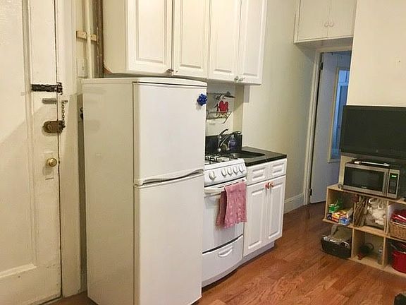 4th image of 150 Sullivan St APT 3