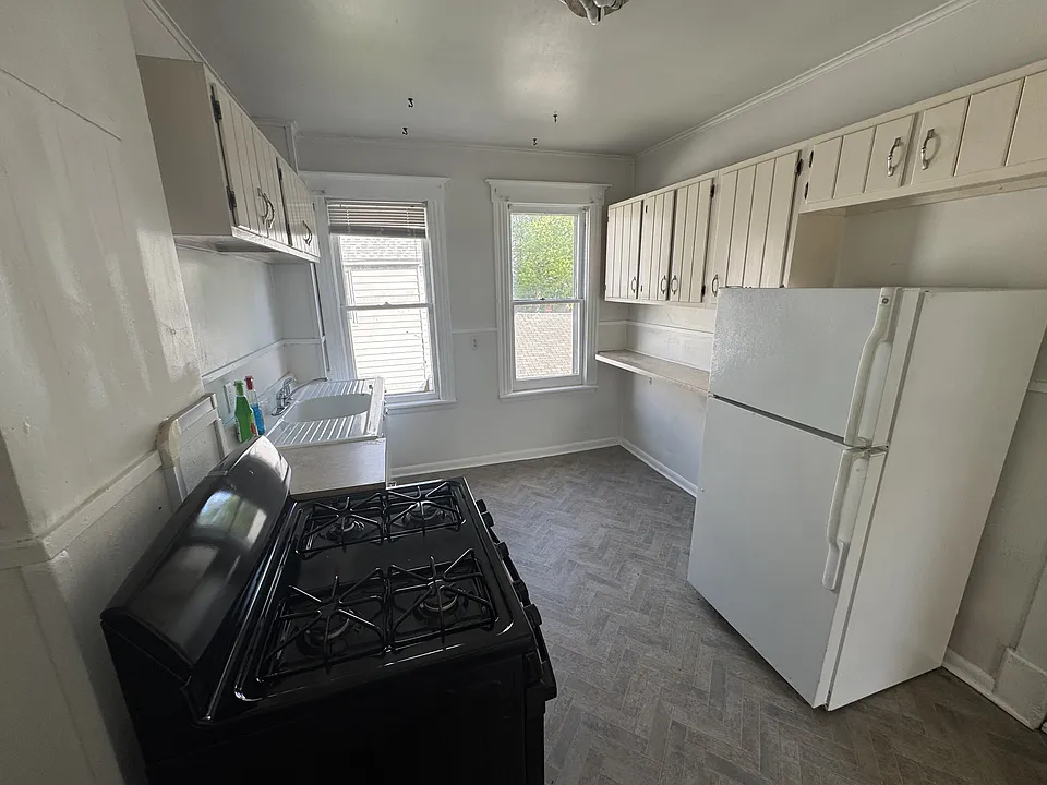 10 Lincoln Ave #2