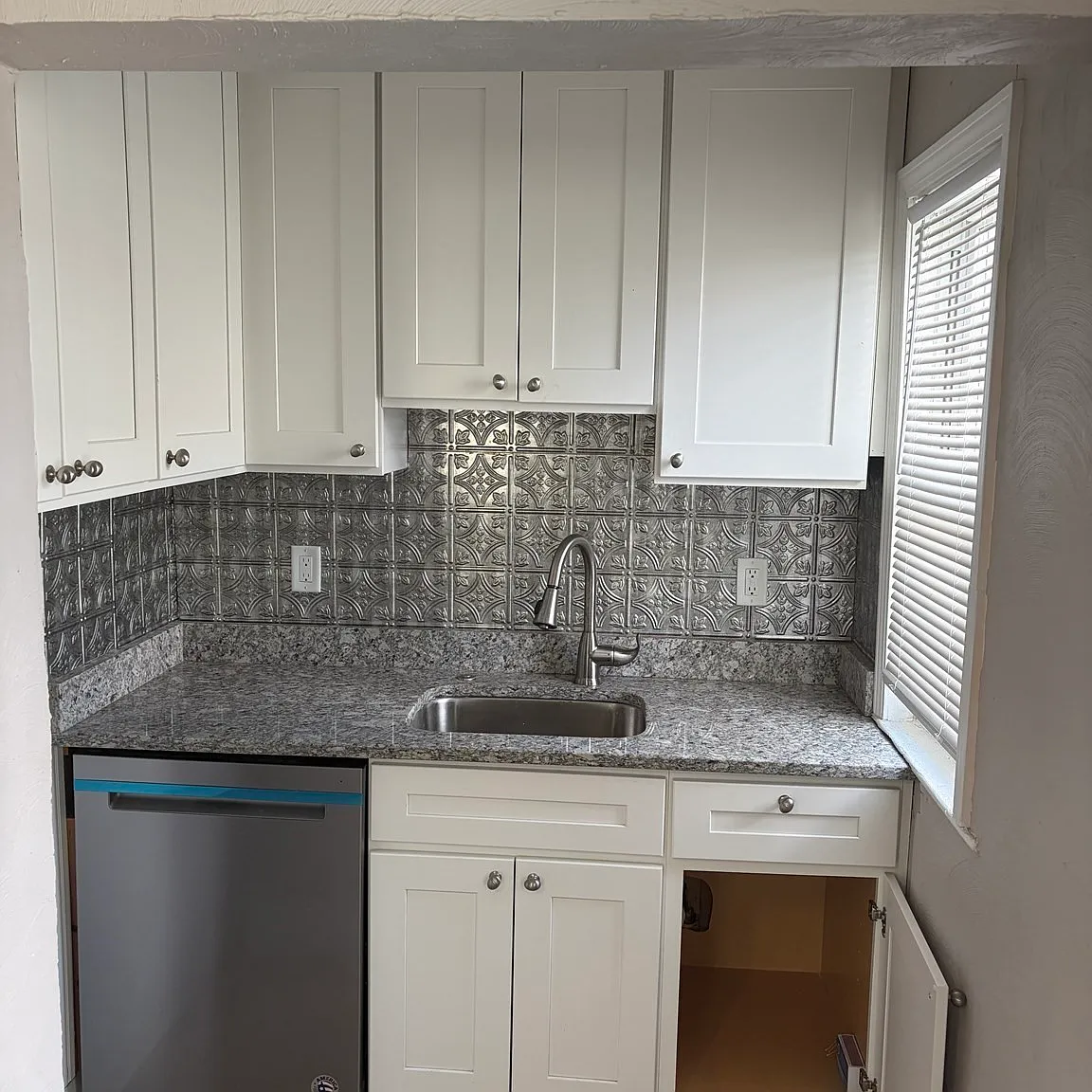 2 bed, 1.0 bath, 1012 sqft, $2,050 — Photo 3