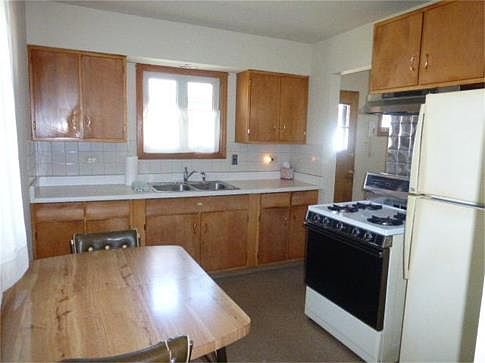 3rd image of 1349 Woodview Ave