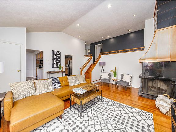 4th image of 22450 Blossom Dr