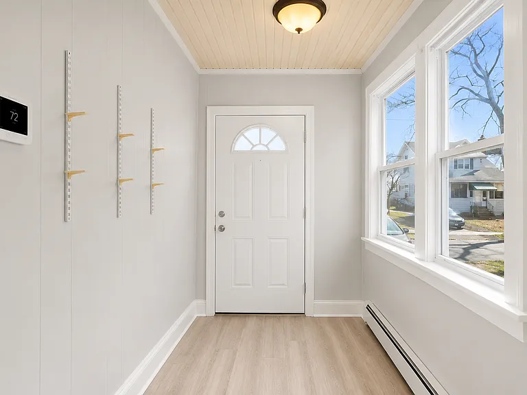 93 Hollywood Ave — Photo 16