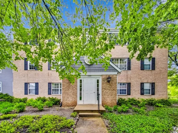 120 E Winchester Rd, Libertyville, IL