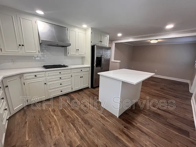 708 N Independence St — Photo 10
