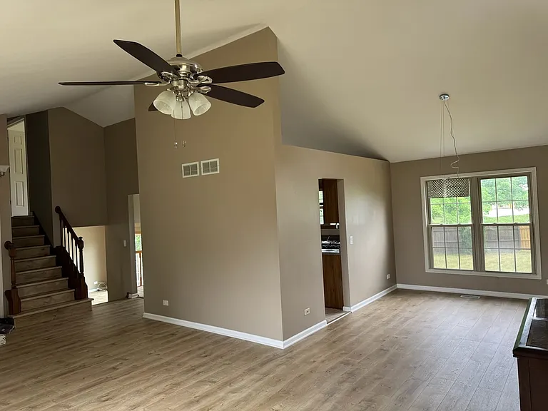 2404 Kenmore Ct — Photo 7