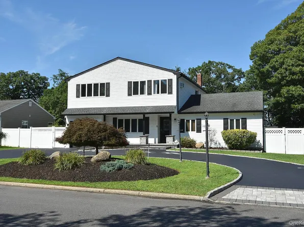2224 Louis Kossuth Avenue, Ronkonkoma, NY 11779