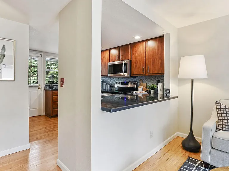 11302 SE 65th St — Photo 13