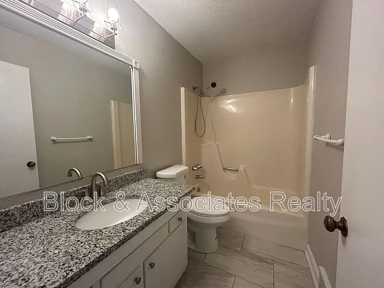 504 S Cherry St — Photo 10