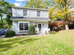 53 Seminole Ave, Oakland, NJ 07436