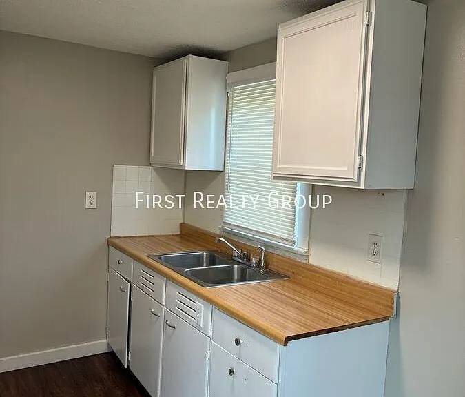2660 Hazel Ave — Photo 2