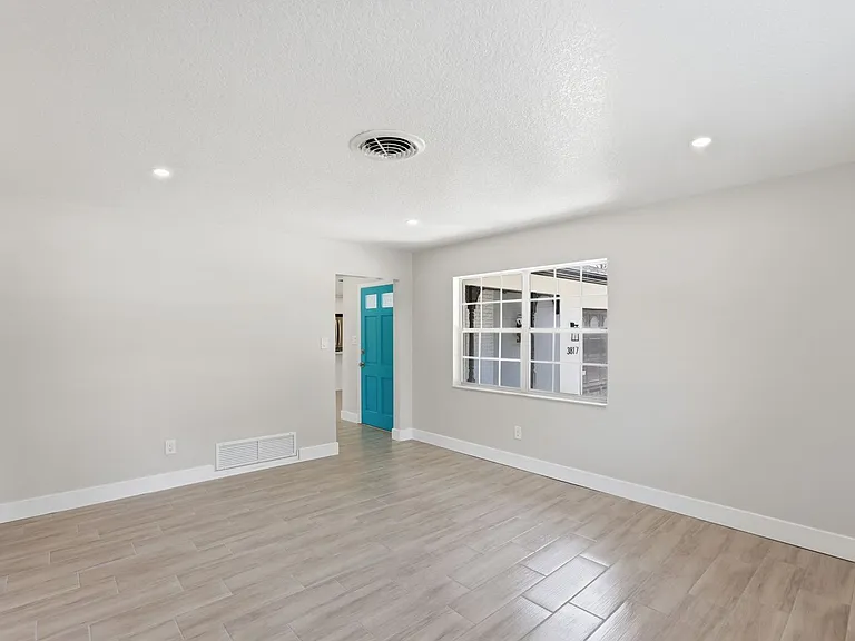 3817 Bainbridge Ave — Photo 15