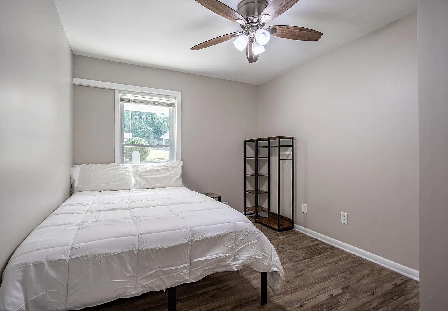 4 bed, 4.0 bath, 1481 sqft, $724 — Photo 1