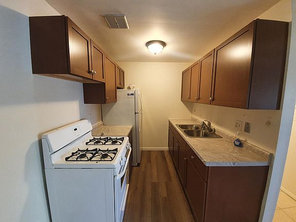 2nd image of 832 Winesap Ct #11206