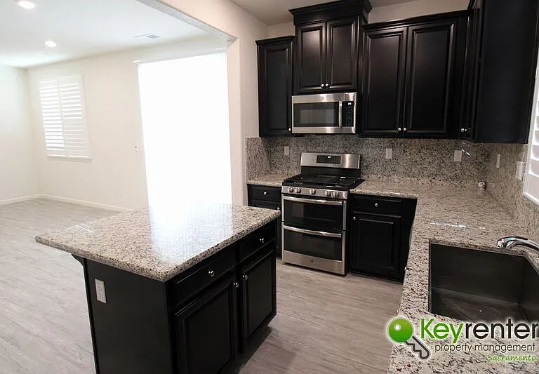 1061 Chapelhill Ln — Photo 9