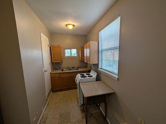 5th image of 6711 E Pine St