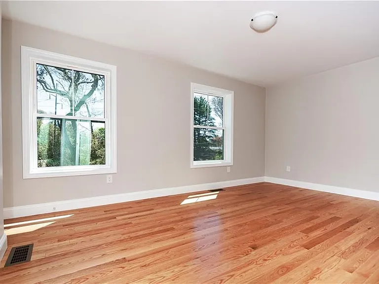 83 Cadora Ave — Photo 34