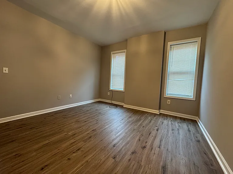 164-2B Babcock St #B2 — Photo 3