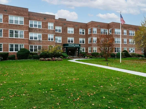 366 Stewart Avenue #B11, Garden City, NY 11530