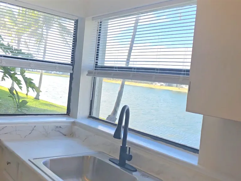 1041 Jefferson Dr #J — Photo 14