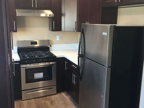 3rd image of 4203 Louisiana St #28