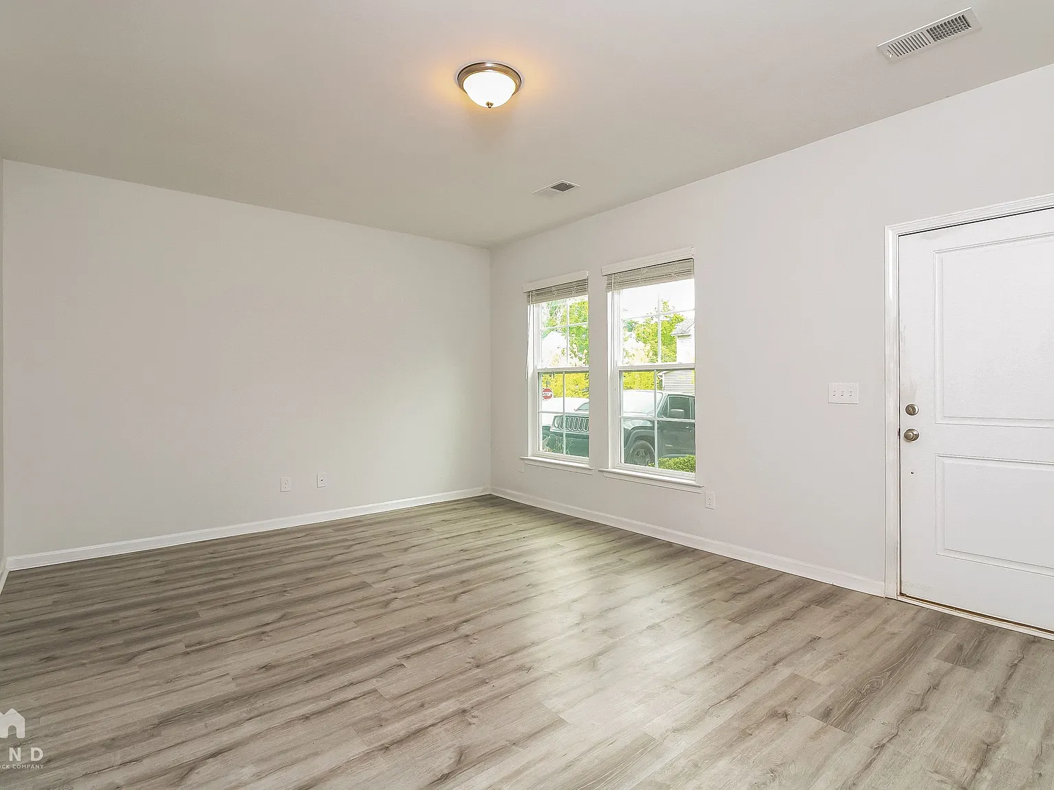 3 bed, 2.5 bath, 1288 sqft, $2,099 — Photo 3