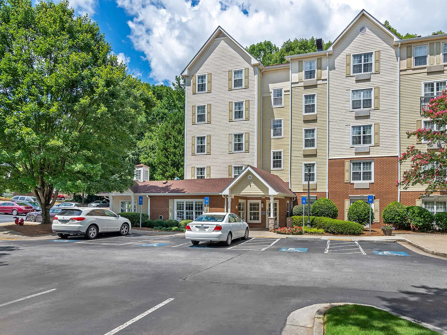 Atlanta - Northlake — Photo 2