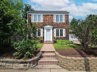 709 Wayzata Blvd E, Wayzata, MN 55391