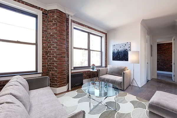 Rented by R New York | media 21