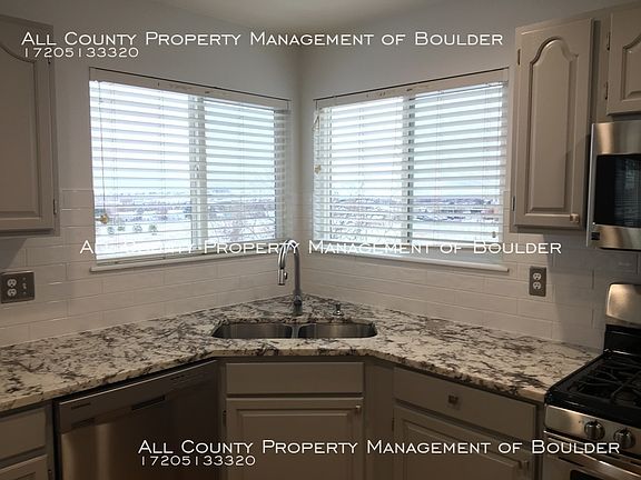 5th image of 890 Larkspur Ct