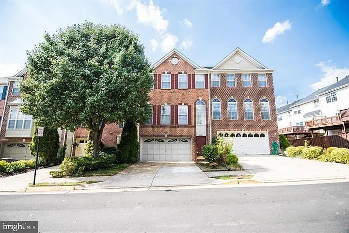 8359 Regal Oak Ct