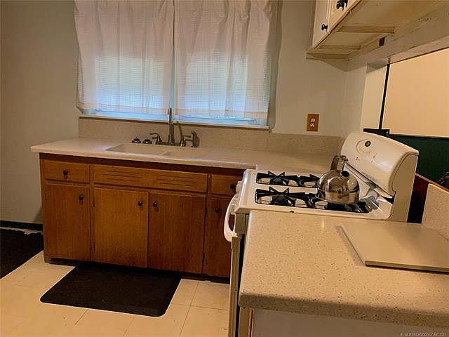 2nd image of 513 S 80th Ave E