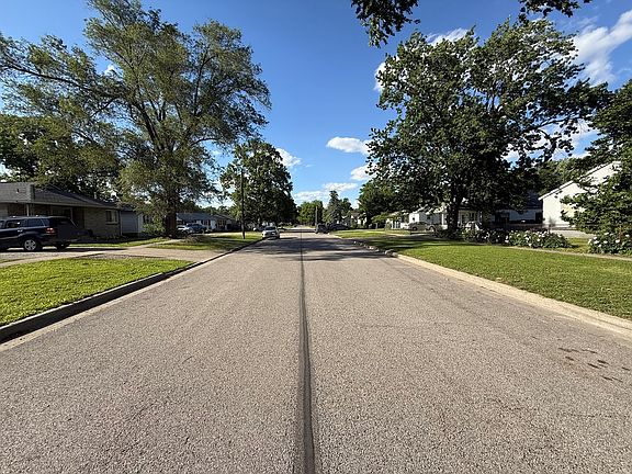 4th image of 825 N Ohio Ave