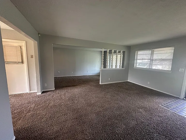 4844 Woodview Dr — Photo 50